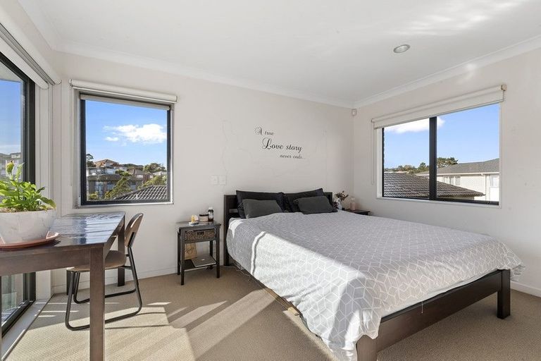 Photo of property in 25 Trotting Terrace, Fairview Heights, Auckland, 0632