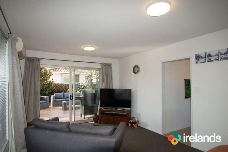 Photo of property in 1/14 Salford Avenue, Redwood, Christchurch, 8051