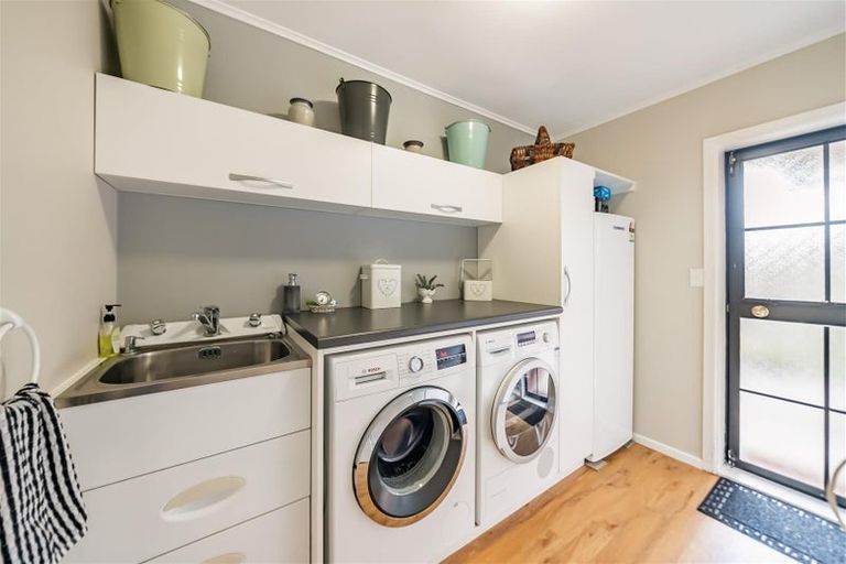 Photo of property in 21 Marlborough Street, Silverstream, Upper Hutt, 5019