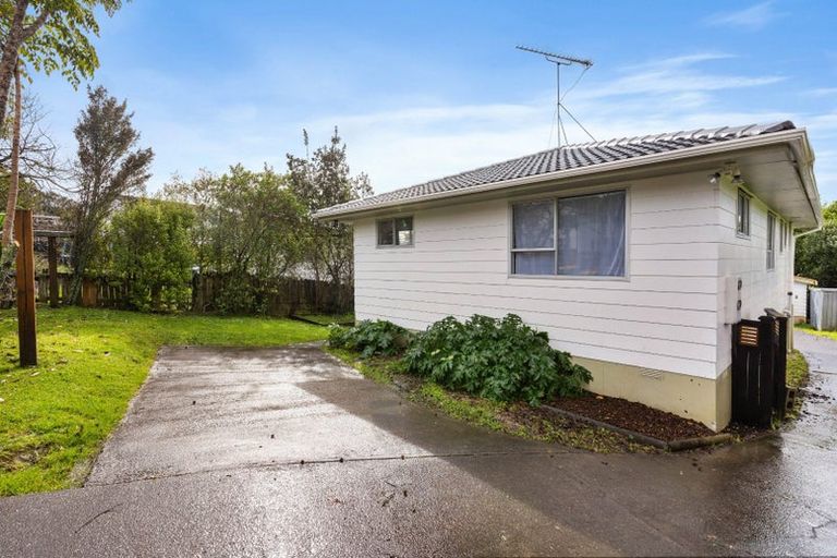 Photo of property in 1 Pitcher Place, Glen Eden, Auckland, 0602