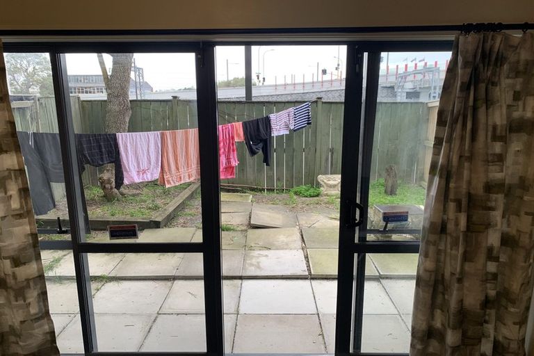 Photo of property in Krisley Court, 7/6 Ambrico Place, New Lynn, Auckland, 0600