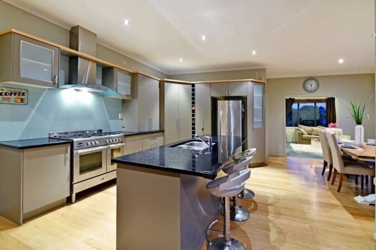 Photo of property in 5 Hornbill Drive, Fairview Heights, Auckland, 0632