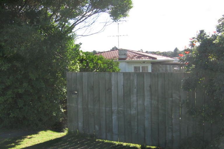 Photo of property in 1/620-622 Beach Road, Browns Bay, Auckland, 0630