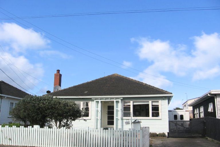 Photo of property in 25 East Street, Petone, Lower Hutt, 5012