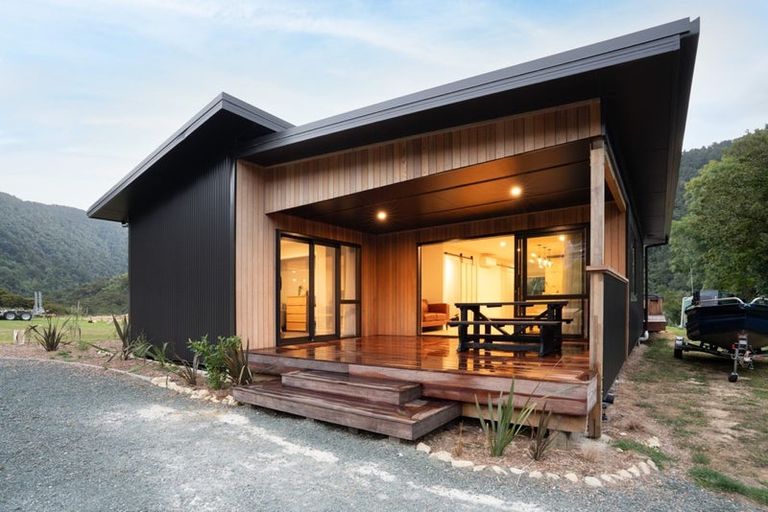 Photo of property in 30 Matai Street, Duncan Bay, Tennyson Inlet, 7195