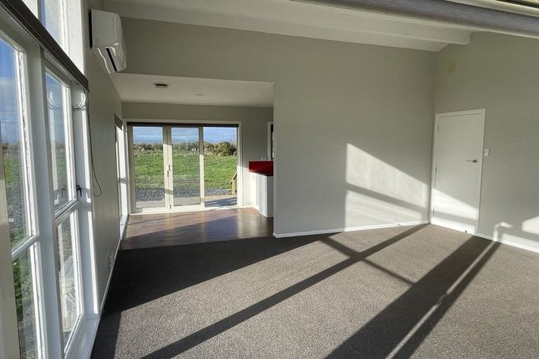 Photo of property in 32 Canal Road West, Waitakaruru, Ngatea, 3576