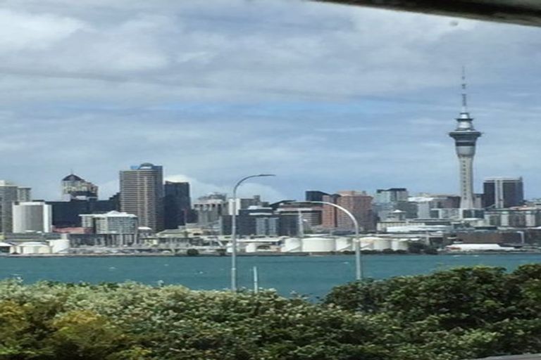 Photo of property in 39 Princes Street, Northcote Point, Auckland, 0627