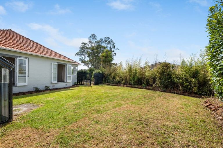 Photo of property in 4 Holford Street, Westown, New Plymouth, 4310