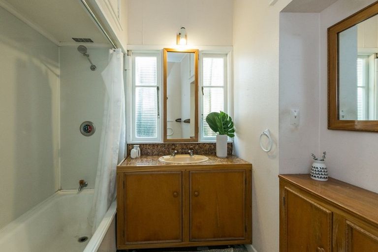 Photo of property in 19 Coleman Terrace, Hospital Hill, Napier, 4110