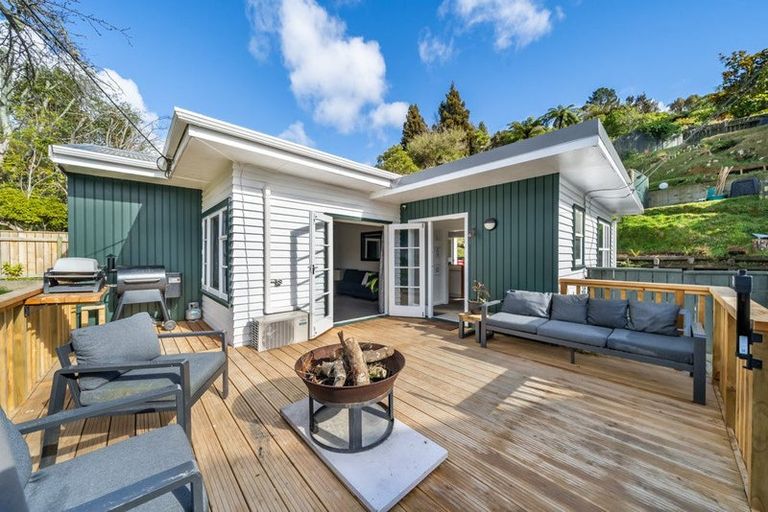 Photo of property in 20 Jocelyn Crescent, Pinehaven, Upper Hutt, 5019