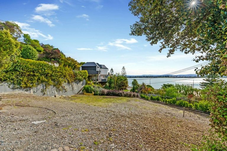 Photo of property in 2/4 The Brae, Mount Pleasant, Christchurch, 8081