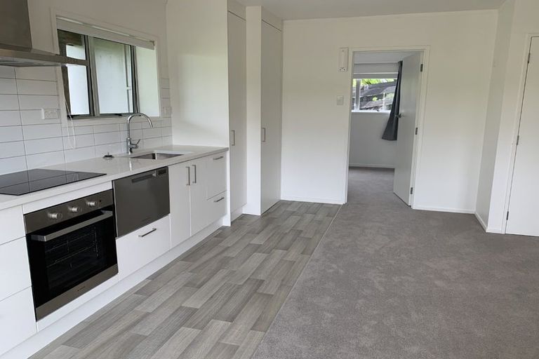 Photo of property in 28 John Dee Crescent, Red Beach, 0932