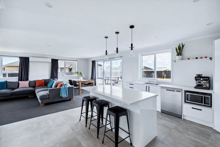 Photo of property in 28 George Street, Bulls, 4818