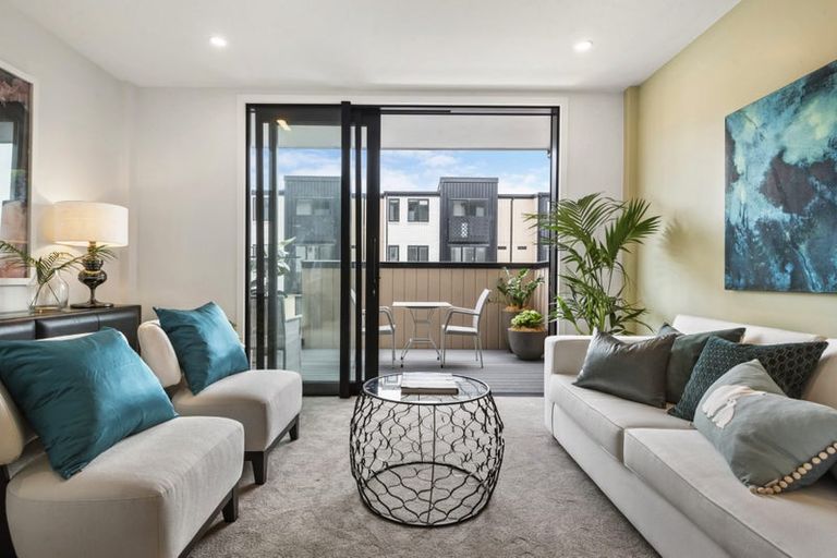 Photo of property in 2/19 Windlass Street, Long Bay, Auckland, 0630