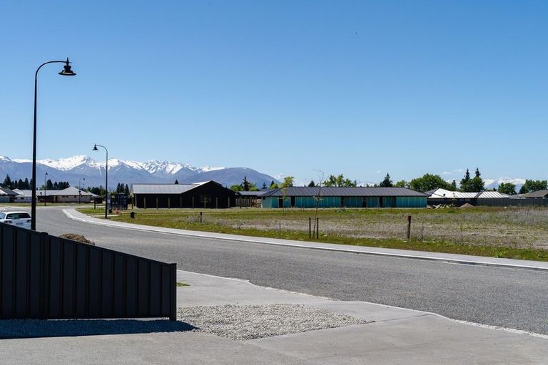 Photo of property in 2 Canal Place, Twizel, 7901