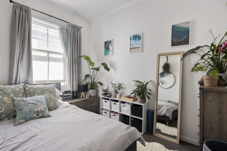 Photo of property in 109 Onepu Road, Lyall Bay, Wellington, 6022