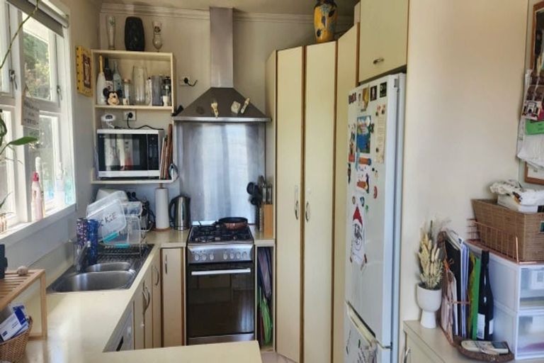 Photo of property in 4 Sloane Terrace, Newlands, Wellington, 6037