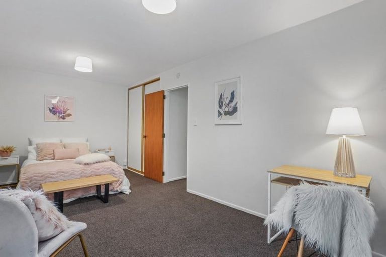 Photo of property in 5 Holmcroft Court, Cracroft, Christchurch, 8022