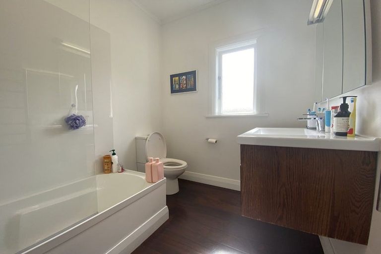 Photo of property in 43 Duthie Street, Karori, Wellington, 6012