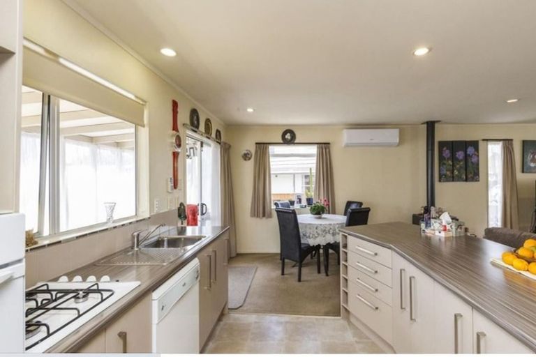 Photo of property in 12 Humphries Place, Awapuni, Palmerston North, 4412