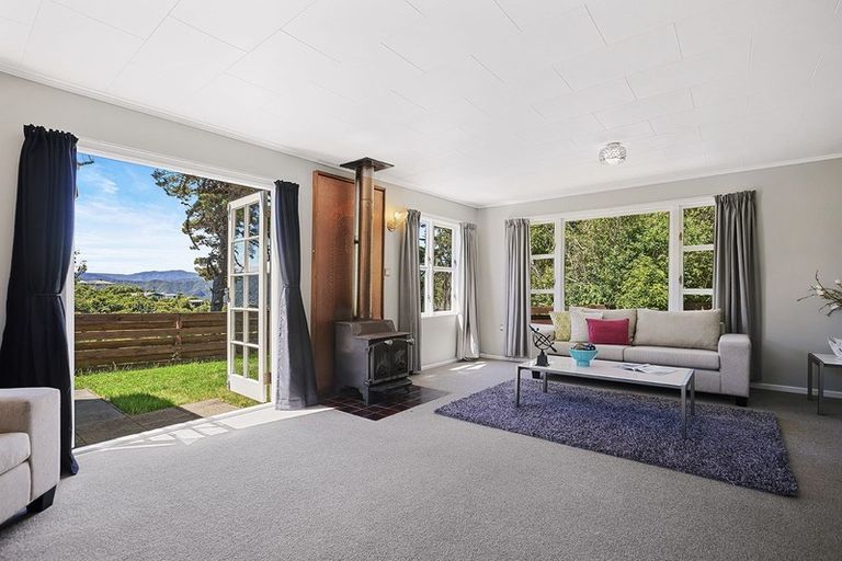 Photo of property in 120 Miromiro Road, Normandale, Lower Hutt, 5010