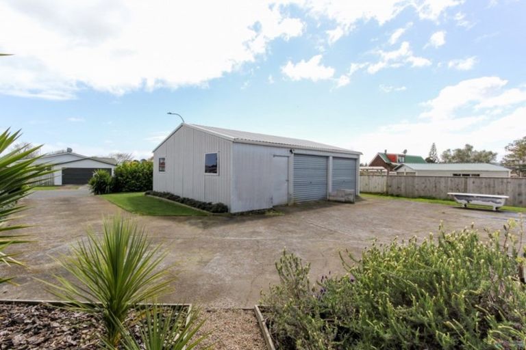 Photo of property in 15 Tuahu Place, Waitara, 4320