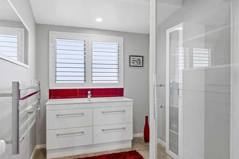 Photo of property in 2 Golders Place, Richmond Heights, Taupo, 3330