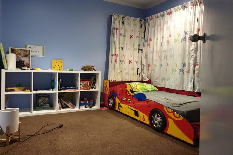 Photo of property in 86 San Marino Drive West, Henderson, Auckland, 0612