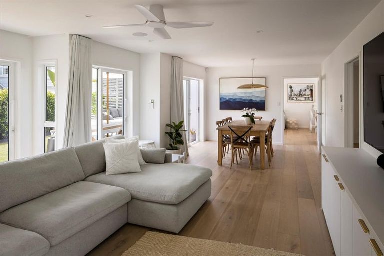 Photo of property in 44 Milford Road, Milford, Auckland, 0620