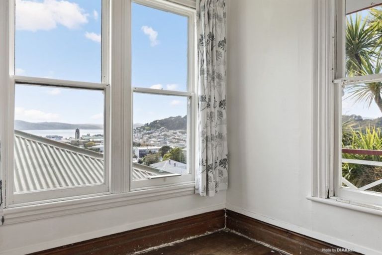 Photo of property in 94 Rolleston Street, Mount Cook, Wellington, 6021