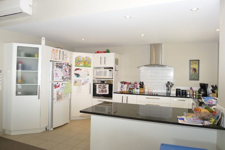 Photo of property in 100 Guildford Drive, Paraparaumu Beach, Paraparaumu, 5032