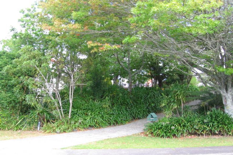 Photo of property in 48 William Souter Street, Forrest Hill, Auckland, 0620