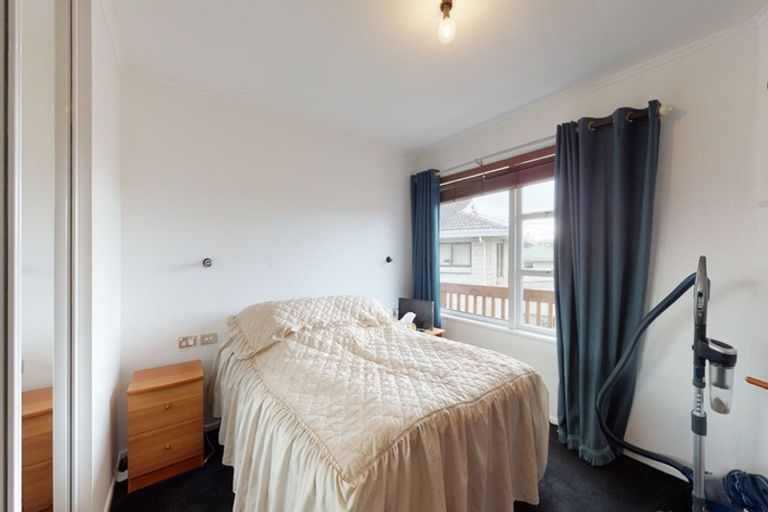 Photo of property in 1/818 East Coast Road, Oteha, Auckland, 0630