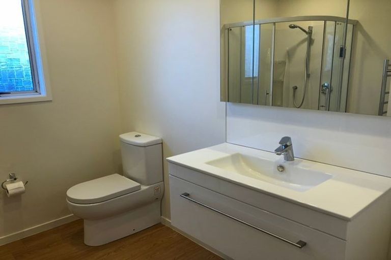 Photo of property in 38 Oreil Avenue, West Harbour, Auckland, 0618