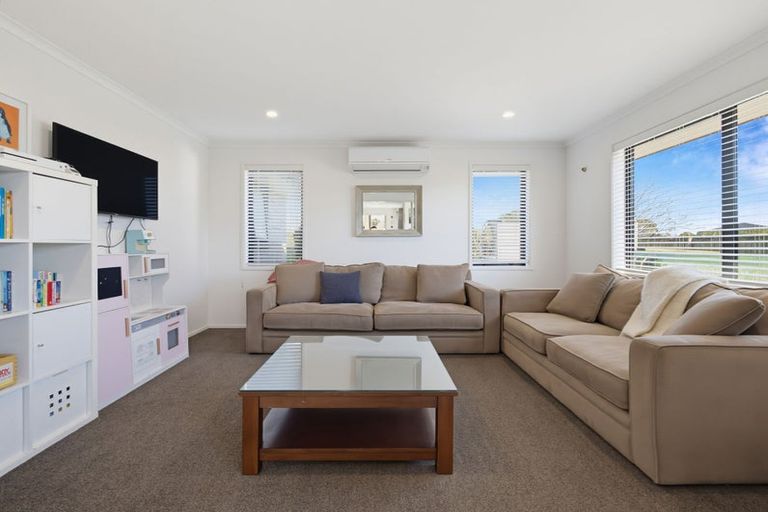 Photo of property in 5 Tavarnya Way, Patumahoe, Pukekohe, 2679