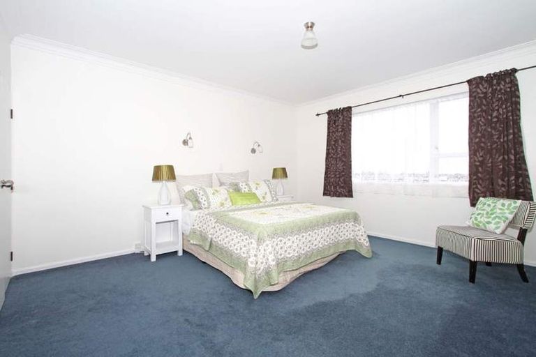 Photo of property in 19 Evans Road, Glen Eden, Auckland, 0602