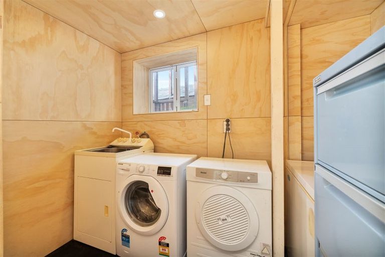 Photo of property in 1/8 Tyne Road, Forrest Hill, Auckland, 0620