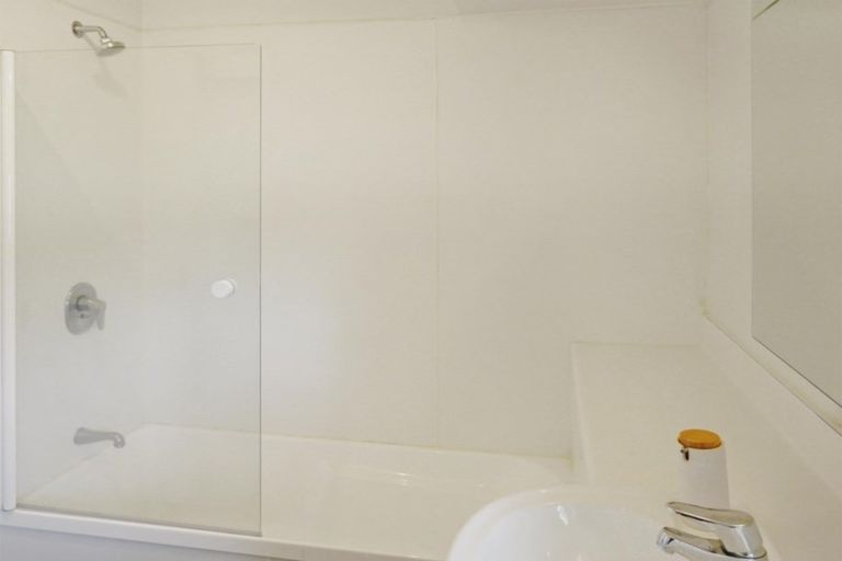 Photo of property in 9/86 Brockworth Place, Riccarton, Christchurch, 8011