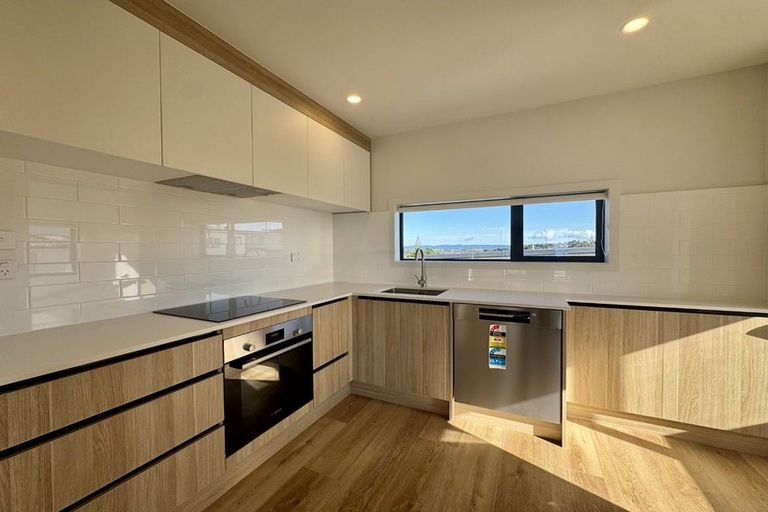 Photo of property in 5/506 Glenfield Road, Bayview, Auckland, 0629