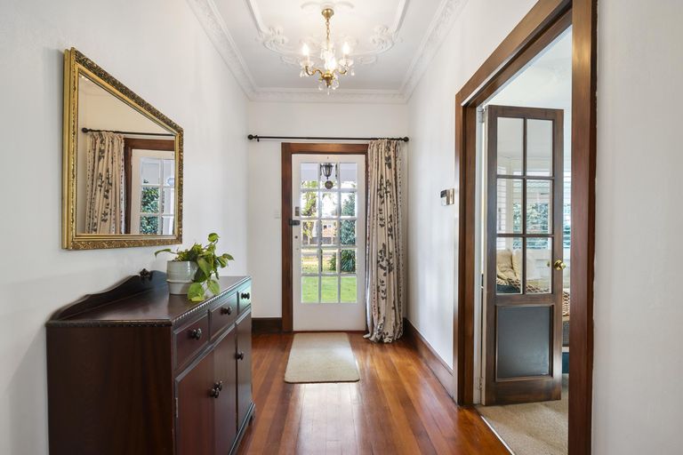 Photo of property in 44 Manapouri Crescent, Hokowhitu, Palmerston North, 4410