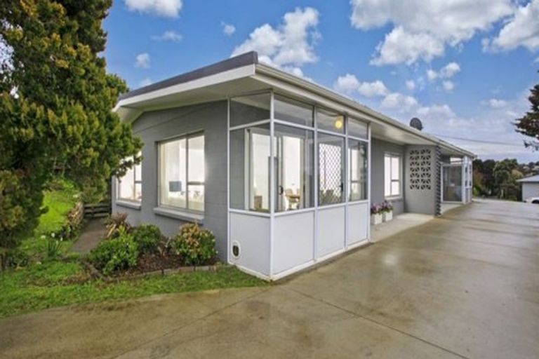 Photo of property in 2/6 Anne Road, Hillcrest, Auckland, 0627