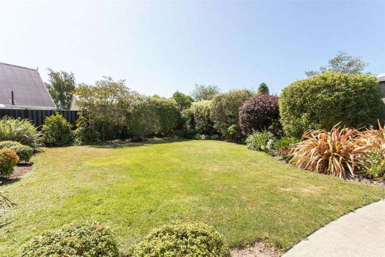 Photo of property in 15 Te Maru Place, Redwood, Christchurch, 8051