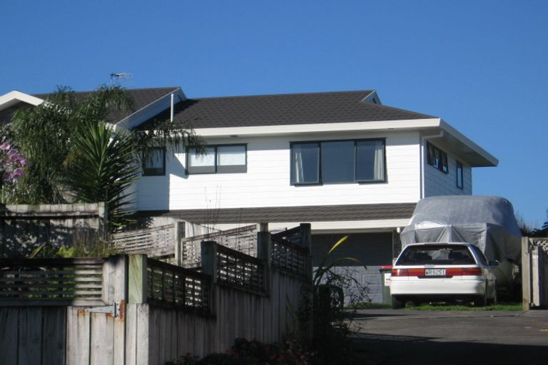 Photo of property in 12 Harbour Lights Close, West Harbour, Auckland, 0618