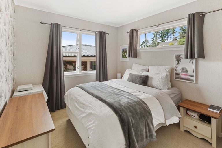 Photo of property in 8 Feltham Street, Hunterville, 4730