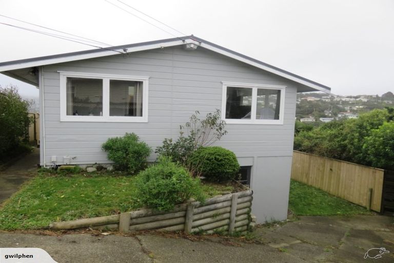 Photo of property in 15 Dunmail Way, Newlands, Wellington, 6037