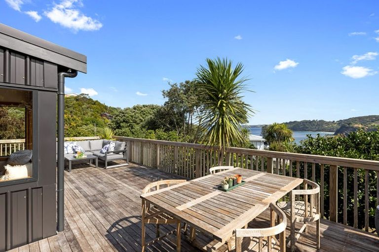 Photo of property in 4 Hillside Crescent, Leigh, 0985