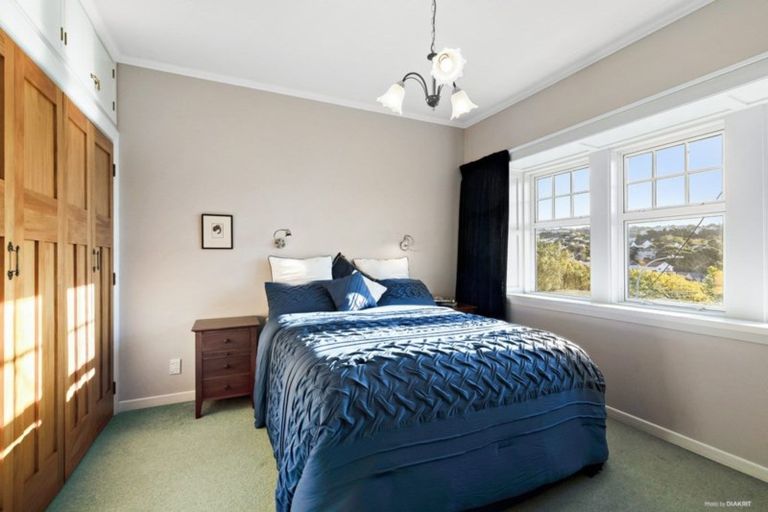 Photo of property in 1 Grove Road, Kelburn, Wellington, 6012