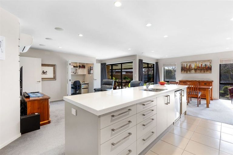 Photo of property in 5 Donovan Place, Aidanfield, Christchurch, 8025