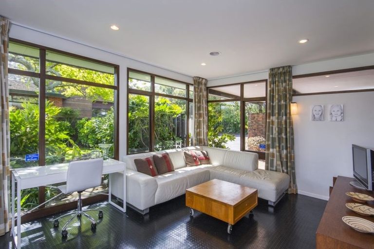 Photo of property in 27 Cheviot Road, Lowry Bay, Lower Hutt, 5013