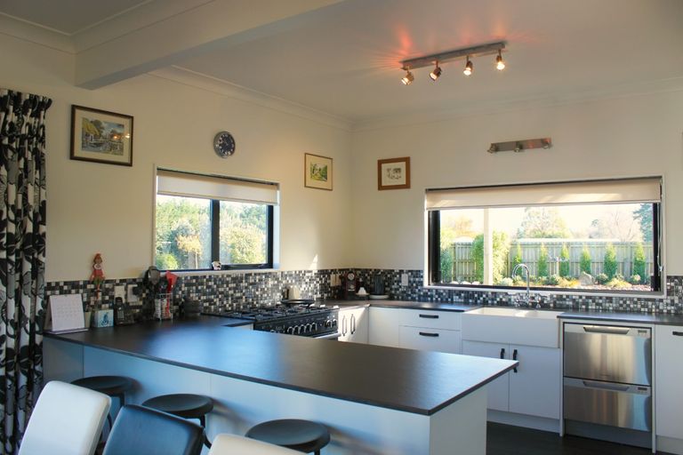 Photo of property in 96b Kent Street, Carterton, 5713